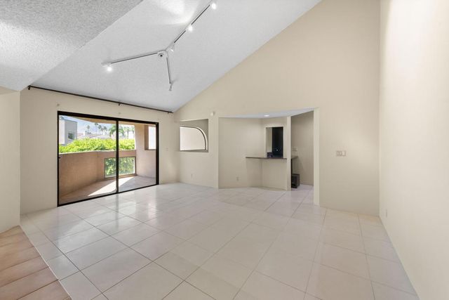 969 Village Square N, Palm Springs, CA 92262
