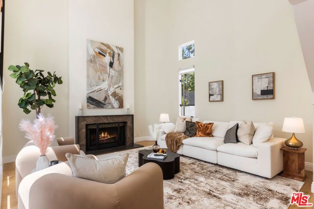 869 S Bundy Drive, Los Angeles, CA 90049