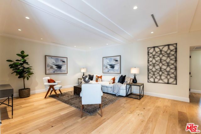869 S Bundy Drive, Los Angeles, CA 90049