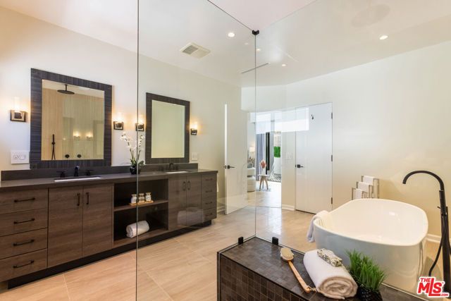 869 S Bundy Drive, Los Angeles, CA 90049