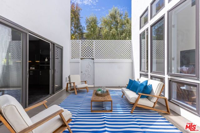 869 S Bundy Drive, Los Angeles, CA 90049