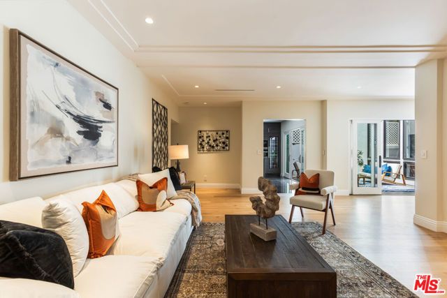 869 S Bundy Drive, Los Angeles, CA 90049