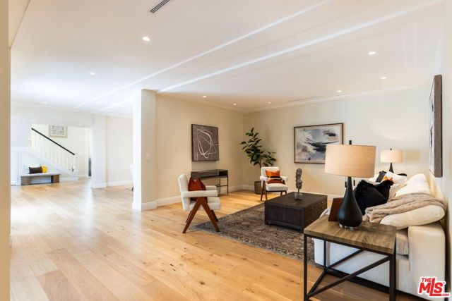 869 S Bundy Drive, Los Angeles, CA 90049