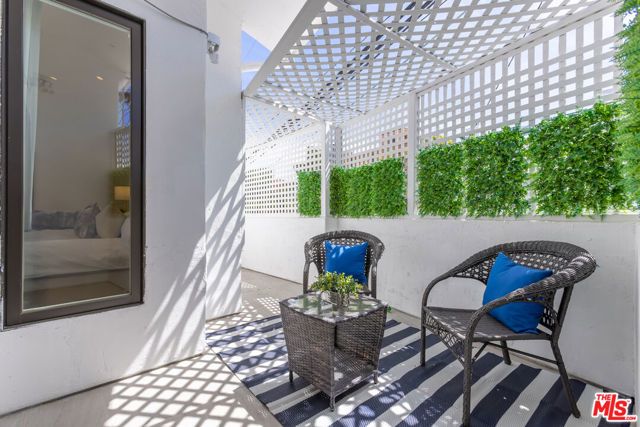 869 S Bundy Drive, Los Angeles, CA 90049
