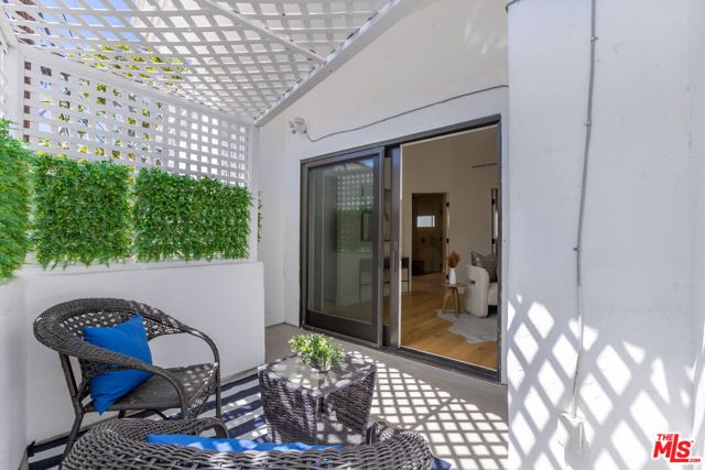 869 S Bundy Drive, Los Angeles, CA 90049
