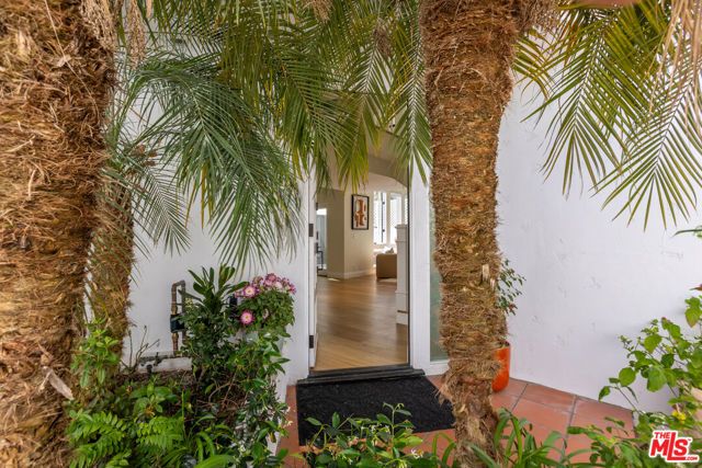 869 S Bundy Drive, Los Angeles, CA 90049