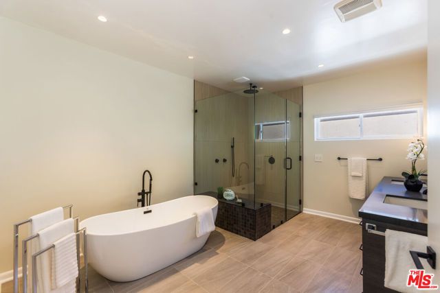 869 S Bundy Drive, Los Angeles, CA 90049