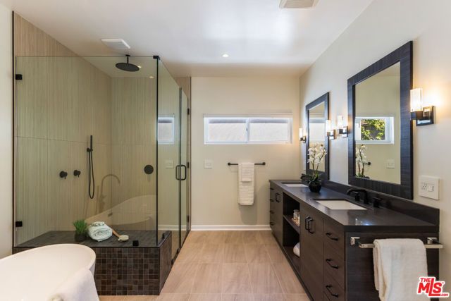 869 S Bundy Drive, Los Angeles, CA 90049