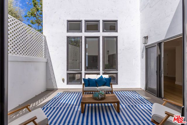 869 S Bundy Drive, Los Angeles, CA 90049
