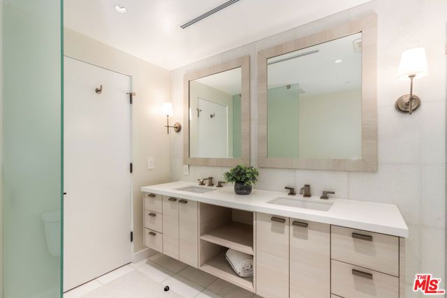 869 S Bundy Drive, Los Angeles, CA 90049