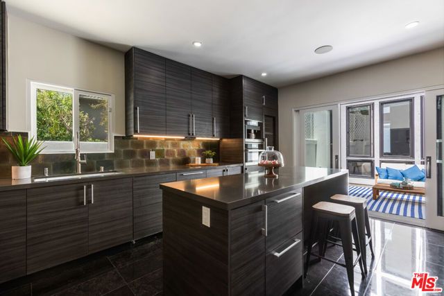 869 S Bundy Drive, Los Angeles, CA 90049