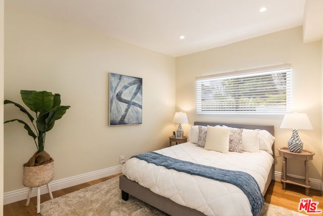 869 S Bundy Drive, Los Angeles, CA 90049