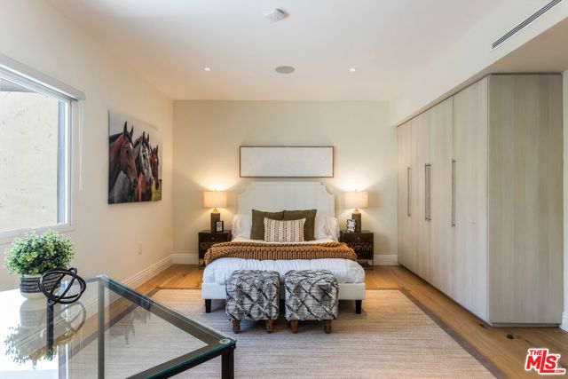 869 S Bundy Drive, Los Angeles, CA 90049