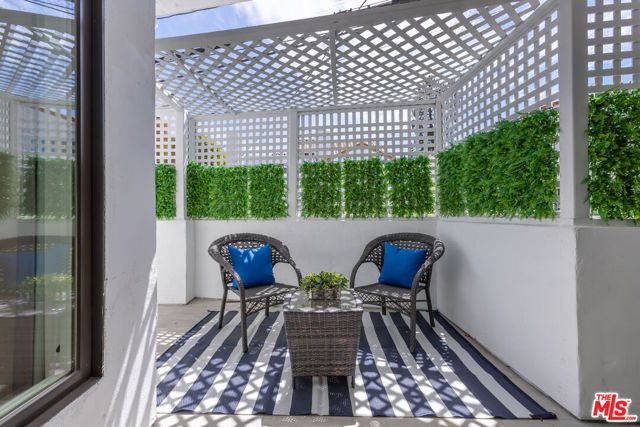 869 S Bundy Drive, Los Angeles, CA 90049