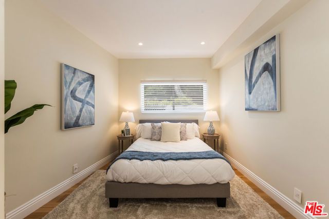 869 S Bundy Drive, Los Angeles, CA 90049