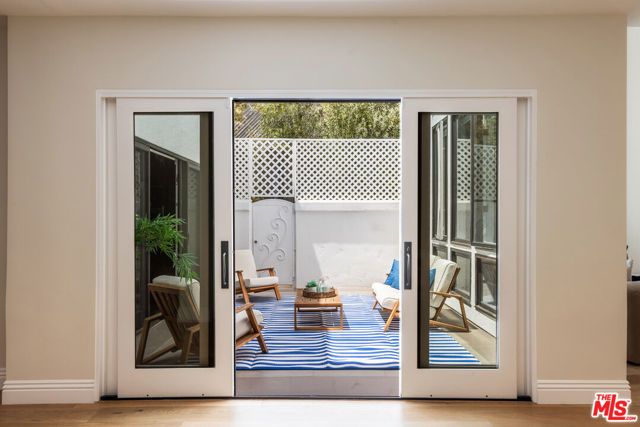 869 S Bundy Drive, Los Angeles, CA 90049