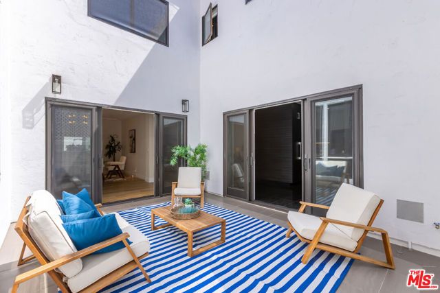 869 S Bundy Drive, Los Angeles, CA 90049