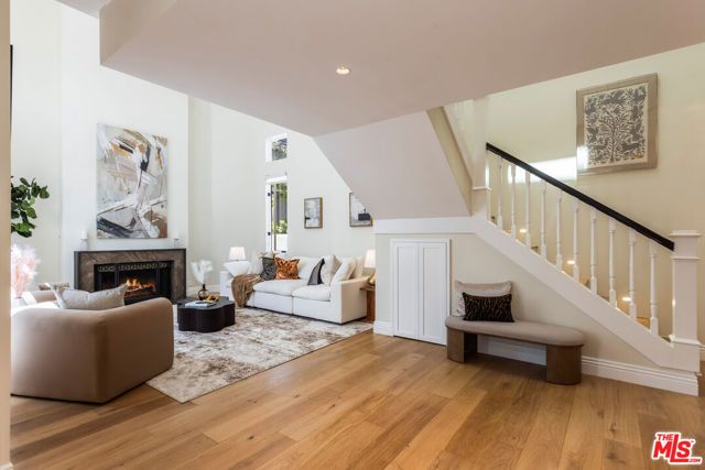 869 S Bundy Drive, Los Angeles, CA 90049