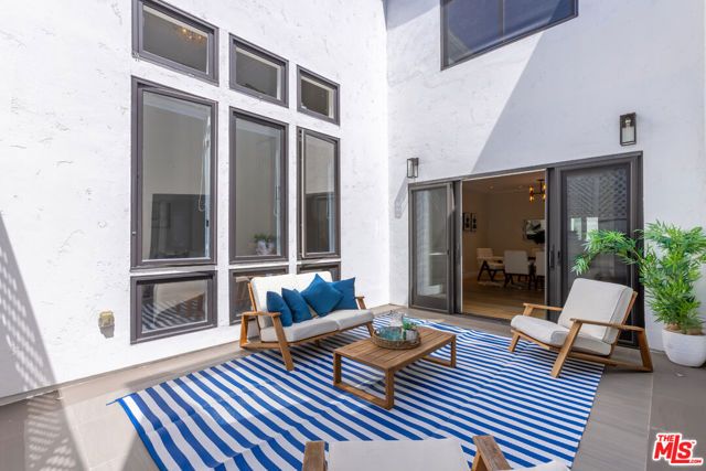 869 S Bundy Drive, Los Angeles, CA 90049