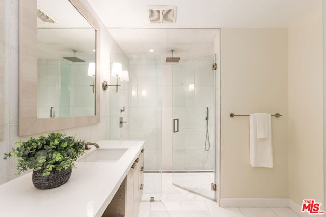 869 S Bundy Drive, Los Angeles, CA 90049