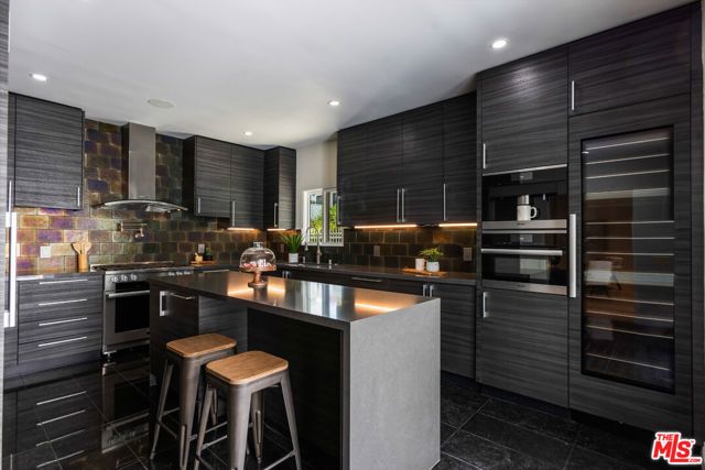 869 S Bundy Drive, Los Angeles, CA 90049