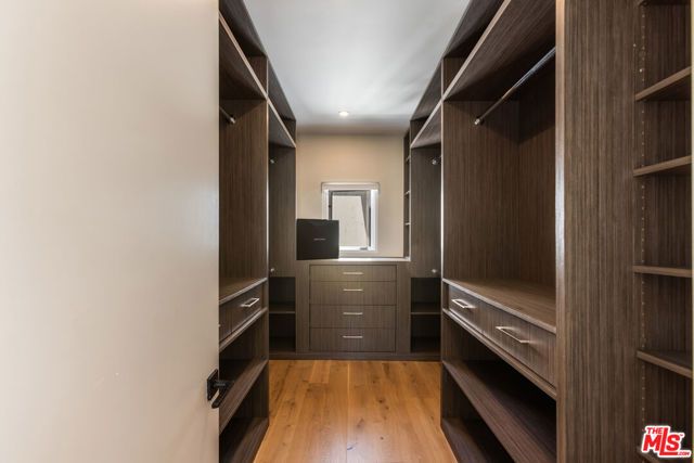 869 S Bundy Drive, Los Angeles, CA 90049