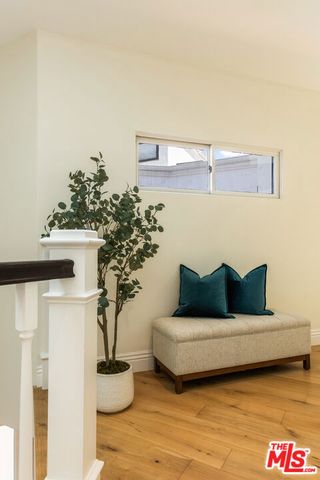 869 S Bundy Drive, Los Angeles, CA 90049
