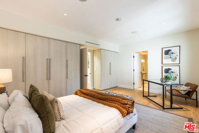 869 S Bundy Drive, Los Angeles, CA 90049