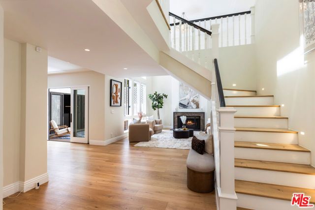 869 S Bundy Drive, Los Angeles, CA 90049