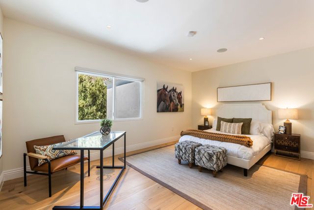 869 S Bundy Drive, Los Angeles, CA 90049