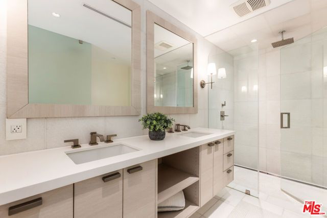 869 S Bundy Drive, Los Angeles, CA 90049
