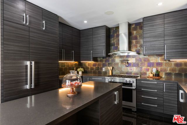 869 S Bundy Drive, Los Angeles, CA 90049