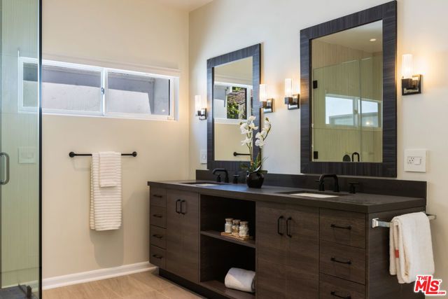 869 S Bundy Drive, Los Angeles, CA 90049
