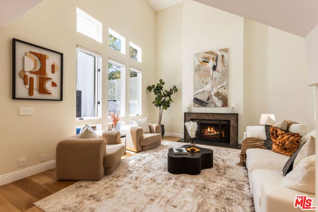 869 S Bundy Drive, Los Angeles, CA 90049