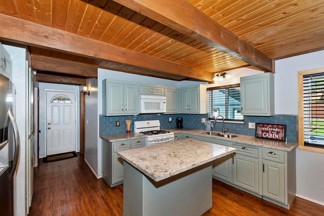 40138 Hillcrest Drive, Big Bear, CA 92315