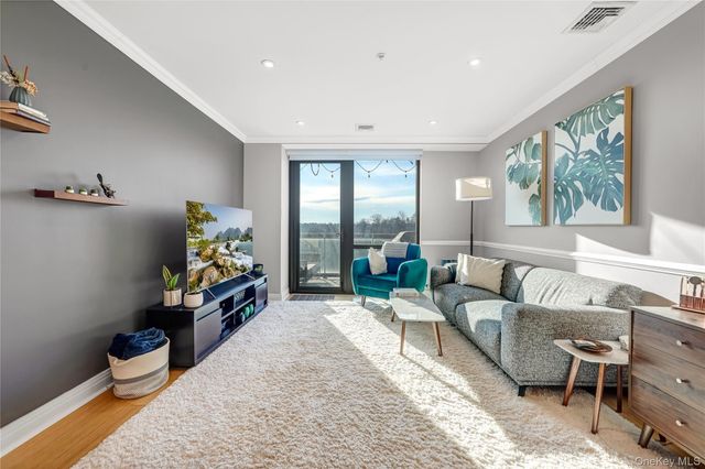 701 Ridge Hill Boulevard 1J, Yonkers, NY 10710