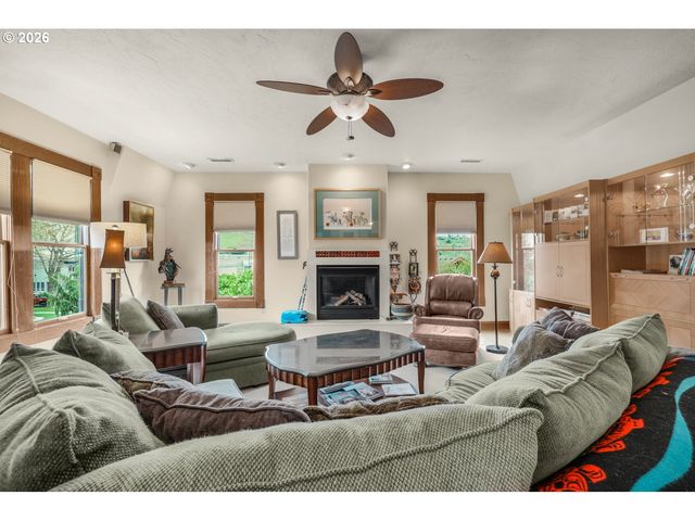 233 Se 4TH St, Pendleton, OR 97801