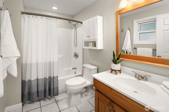 922 208th Ave NE, Sammamish, WA 98074