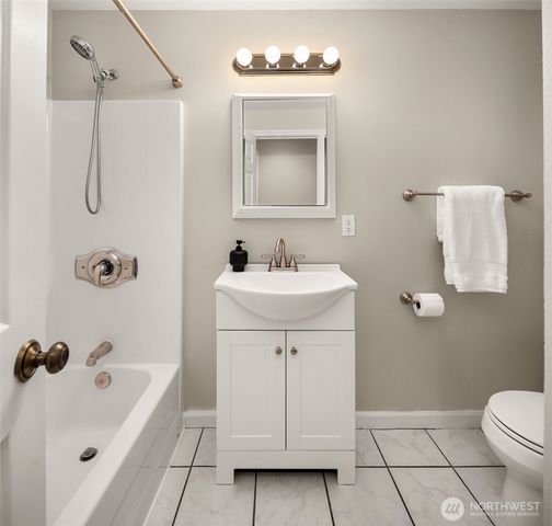 922 208th Ave NE, Sammamish, WA 98074