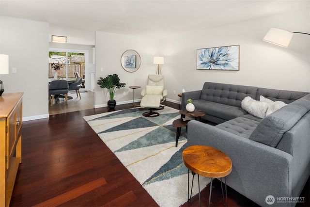 922 208th Ave NE, Sammamish, WA 98074