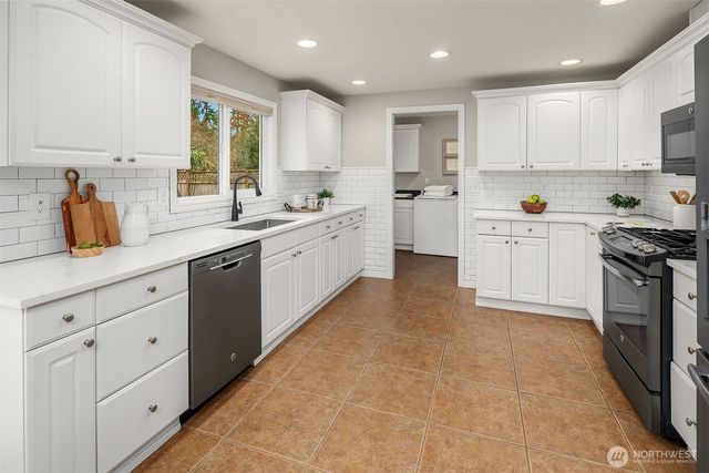 922 208th Ave NE, Sammamish, WA 98074