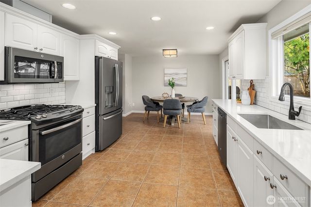 922 208th Ave NE, Sammamish, WA 98074