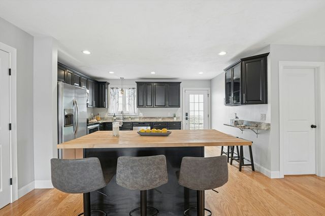 129 Derby St, Worcester, MA 01604
