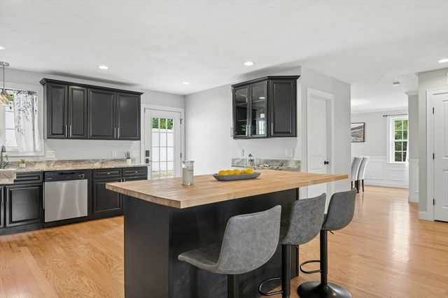 129 Derby St, Worcester, MA 01604