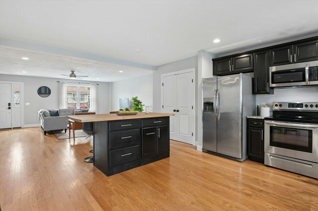 129 Derby St, Worcester, MA 01604