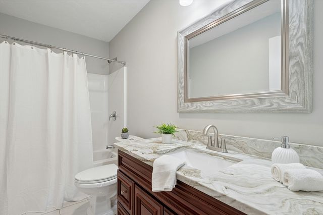 129 Derby St, Worcester, MA 01604