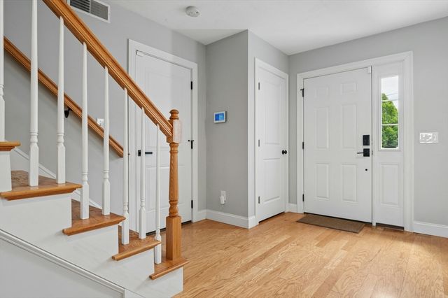 129 Derby St, Worcester, MA 01604