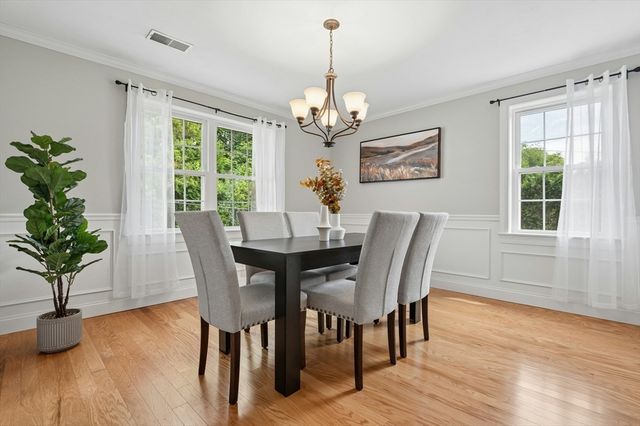 129 Derby St, Worcester, MA 01604