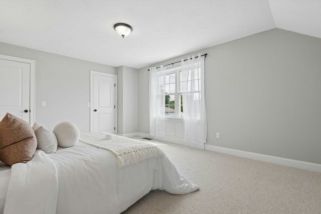 129 Derby St, Worcester, MA 01604