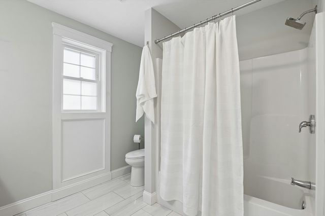 129 Derby St, Worcester, MA 01604